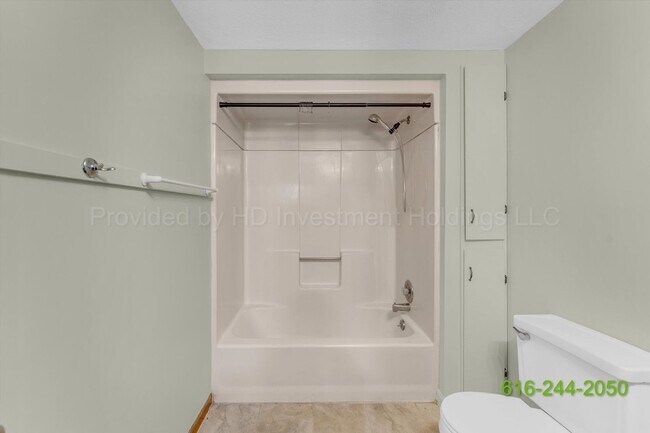 Building Photo - 110 W Elm St