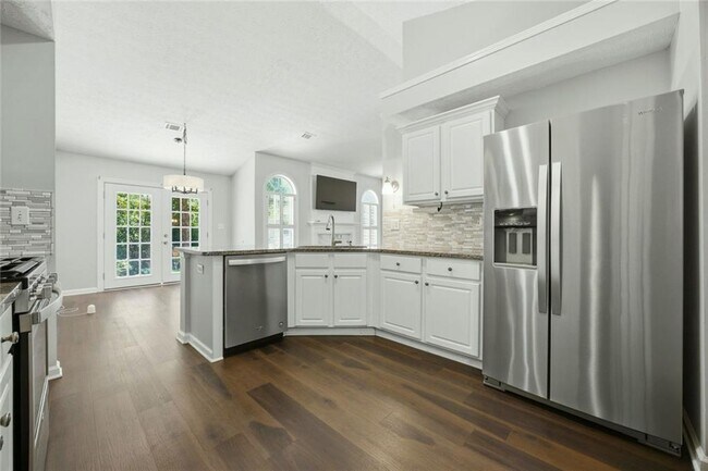Building Photo - 572 Staghorn Ln