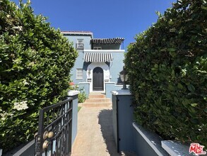 Building Photo - 848 S Curson Ave
