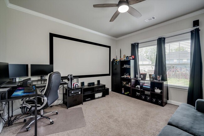 Building Photo - 707 Navan Ln