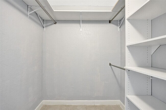 Building Photo - 2137 Shoma Dr