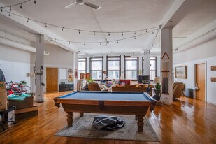 Building Photo - 1278 N Milwaukee Ave