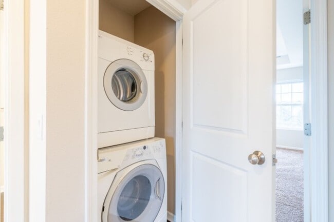 Building Photo - Huge, Open Floor Plan Townhome for RENT at Johnston Common Brownstones!