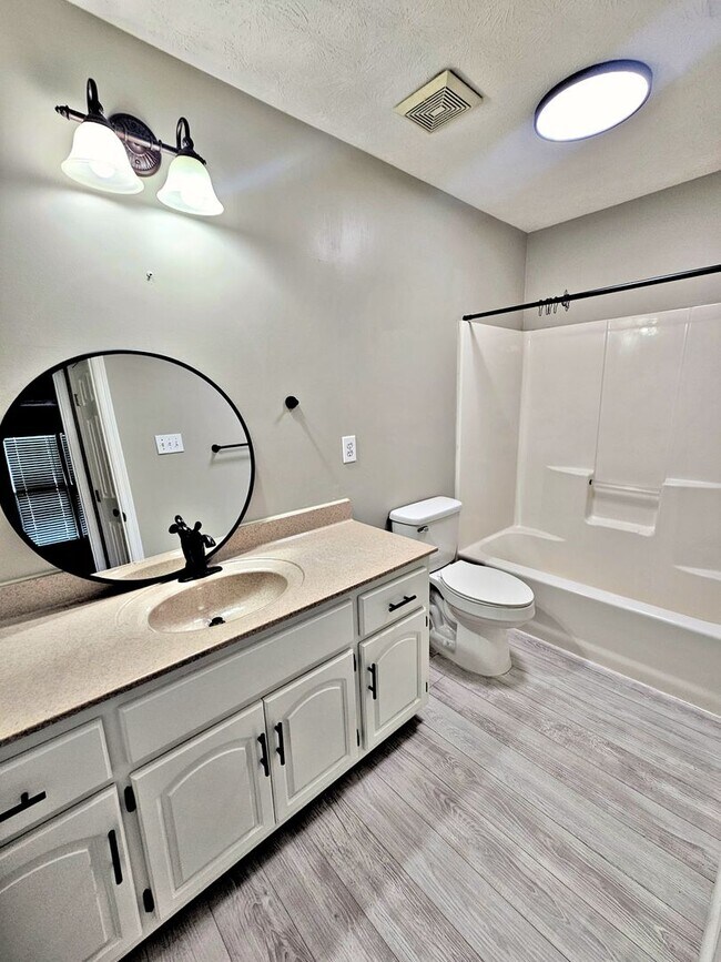 Building Photo - 2402 Harpeth Pl SW
