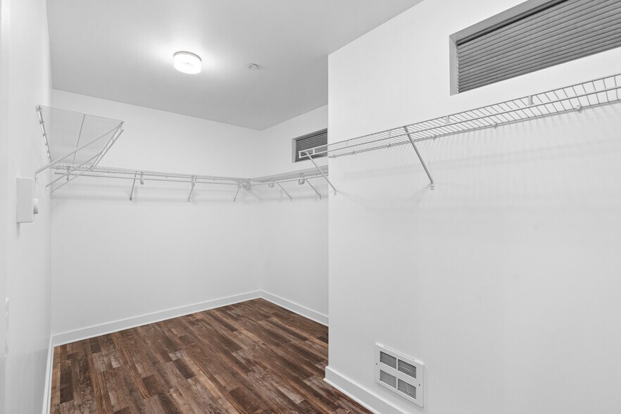 Main Bdrm Clst - 2731 Boylston Ave E