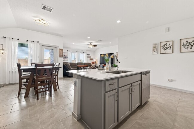 Building Photo - 29422 Paytons Park Ct