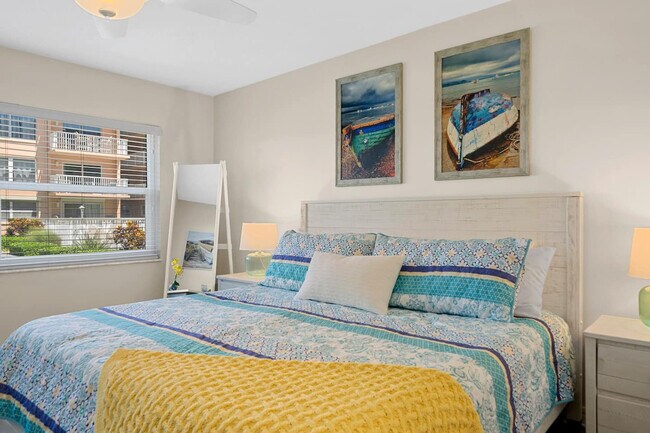 Building Photo - 10 Sunflower St