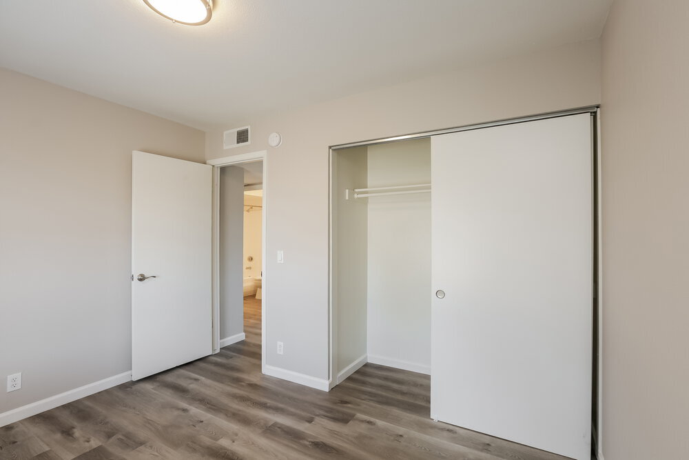 Building Photo - 307 W Nopal Pl