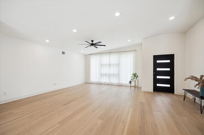 Building Photo - 10159 Brinwood Dr