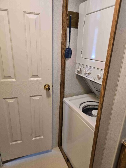 Building Photo - 4909 W Front Ave