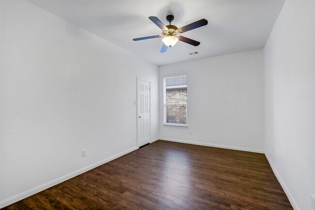 Building Photo - 7014 Spruce View Ct