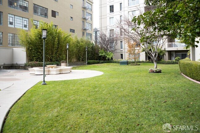 Building Photo - 140 Van Ness Ave