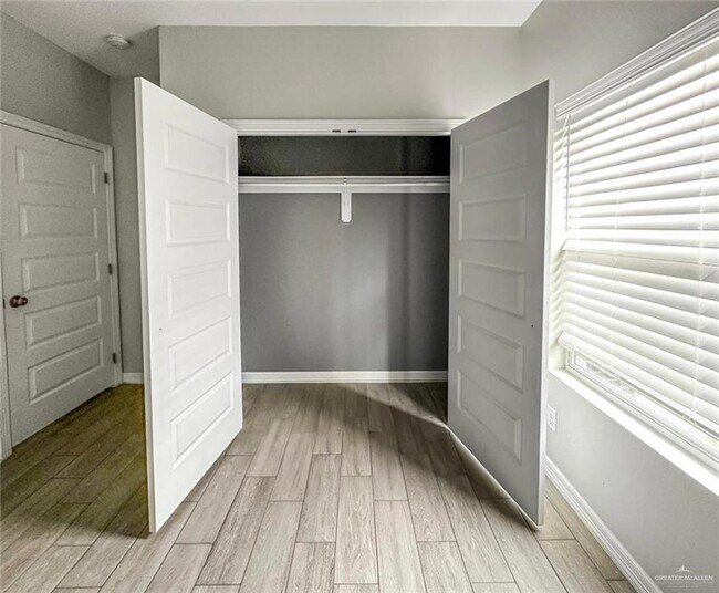 Building Photo - 19 Nightingale Ct