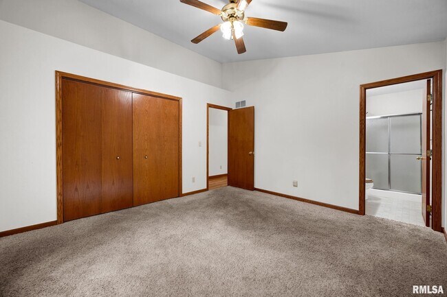 Building Photo - 2321 W Pintura Ct