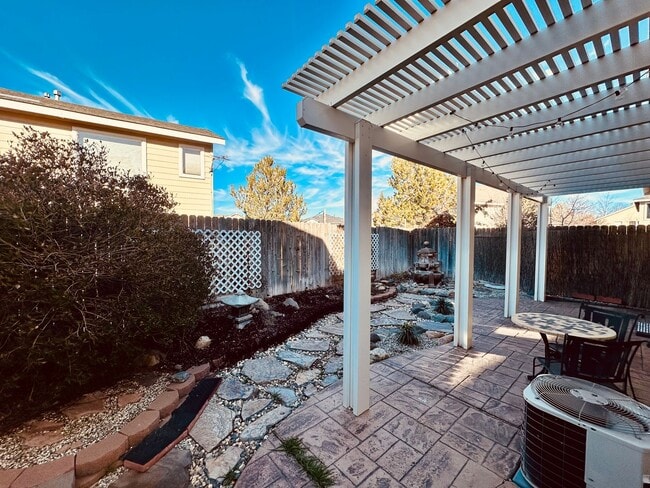 Building Photo - Spacious 2 Story Townhouse Available NOW!