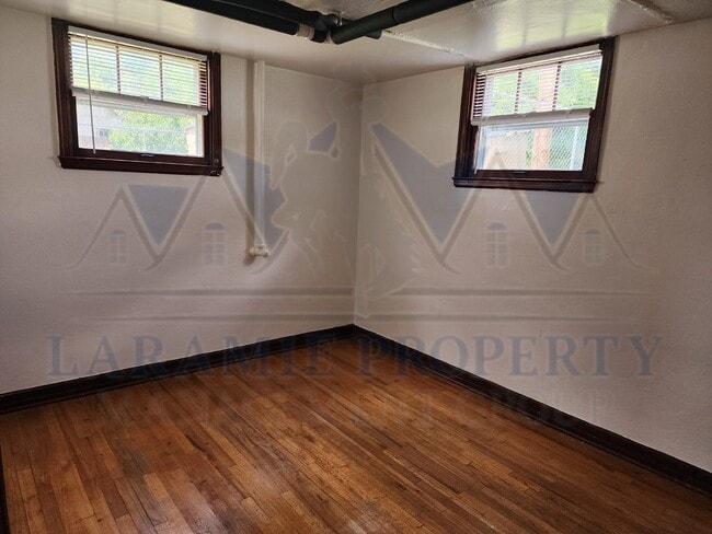 Building Photo - 1 Bedroom Apartment