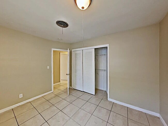 Building Photo - 2242 NE 62nd St