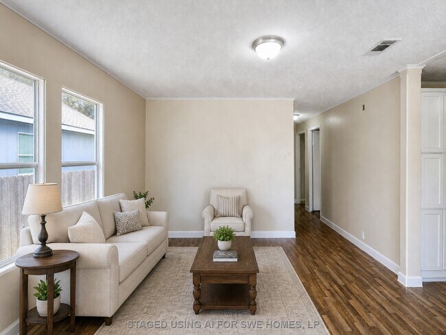 Building Photo - 11919 Kingslake Forest Dr