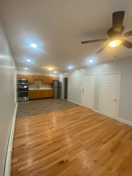 Building Photo - 647 Walk Hill St