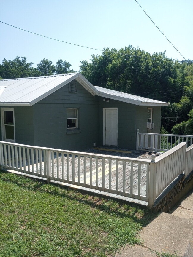 Building Photo - "Charming 2-Bedroom Home with Hardwood Elegance in Spartanburg!"