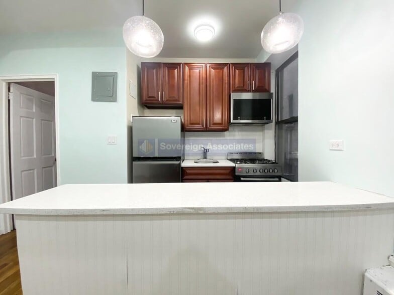 Building Photo - 240 W 104th St