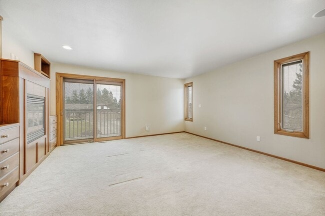 Building Photo - Single Family house on Meridian Valley Country Club.  Gated community