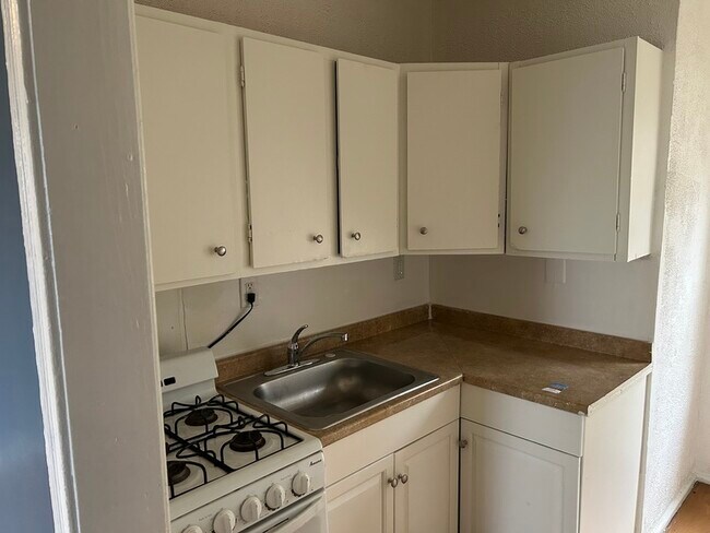 Building Photo - 52 Baltic Ave