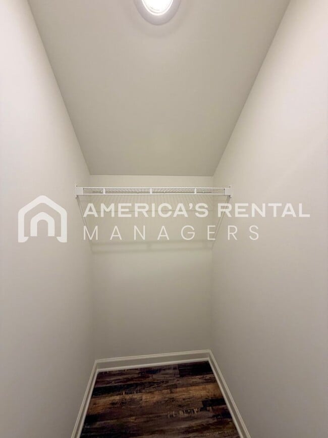 Building Photo - Modern Two Story Living in Doss Ferry - Available NOW!!