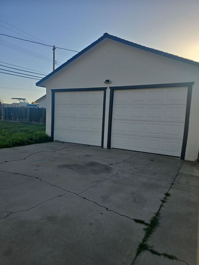 Building Photo - Single-family home with flexible leases - Renovated property - Pet-friendly - Coming soon!