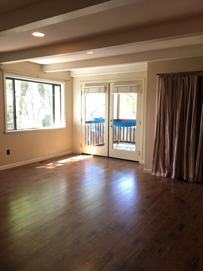 Building Photo - 12381 Sunset Ave