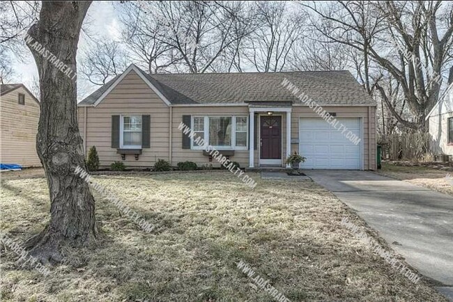 Building Photo - Beautiful Roeland Park Ranch-Available NOW!!