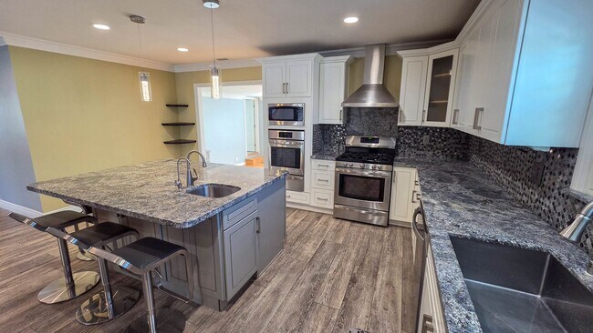 Building Photo - 16129 Sunny Ct