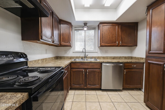 Building Photo - 11617 Soberana Ln