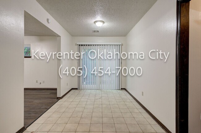 Building Photo - 920-922 SW 97th St Duplex