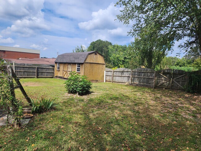 Building Photo - 641 Guntersville Rd