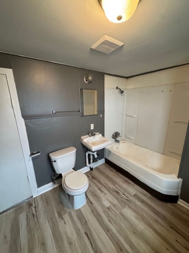 Building Photo - 2717 Clara Ave