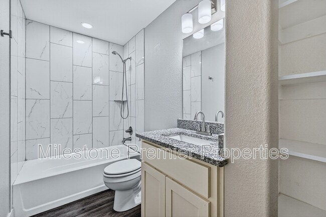 Building Photo - 701 S Binkley St