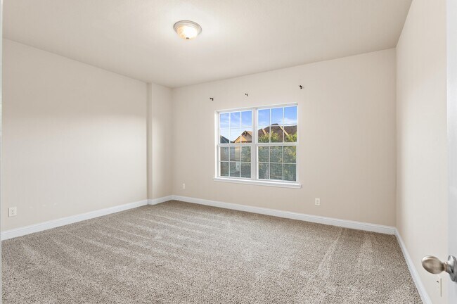 Building Photo - 9615 Eden Ridge Ln