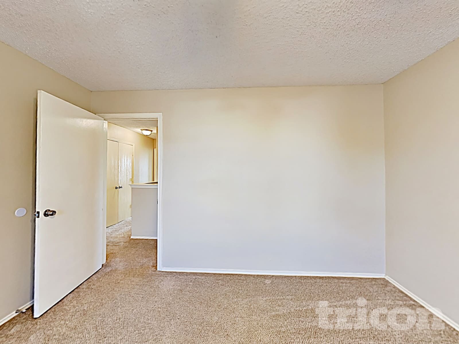 Building Photo - 2036 Talon Dr