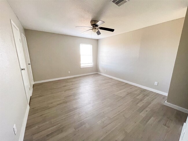 Building Photo - 4612 W Orange St