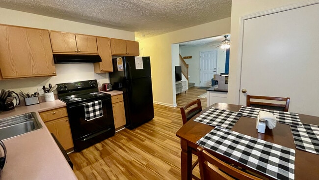 Fully Stocked Kitchen - 30 True Way Ln