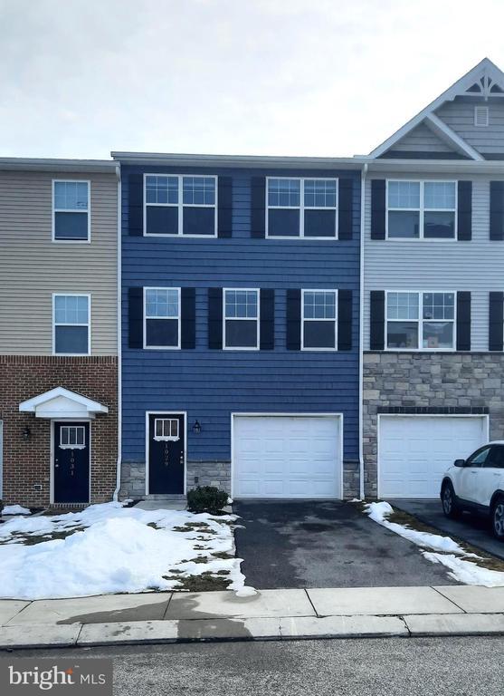 Building Photo - 1029 Admiral's Quay Dr