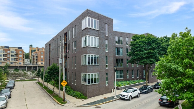 Primary Photo - 2050 N Commerce St