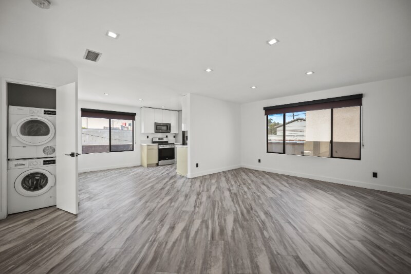 Building Photo - 955 Oxford Ave