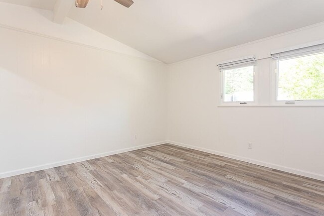 Building Photo - 1119 Mariposa Dr