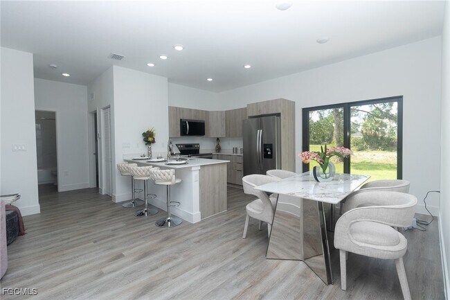 Building Photo - 6027 Pecan Cir