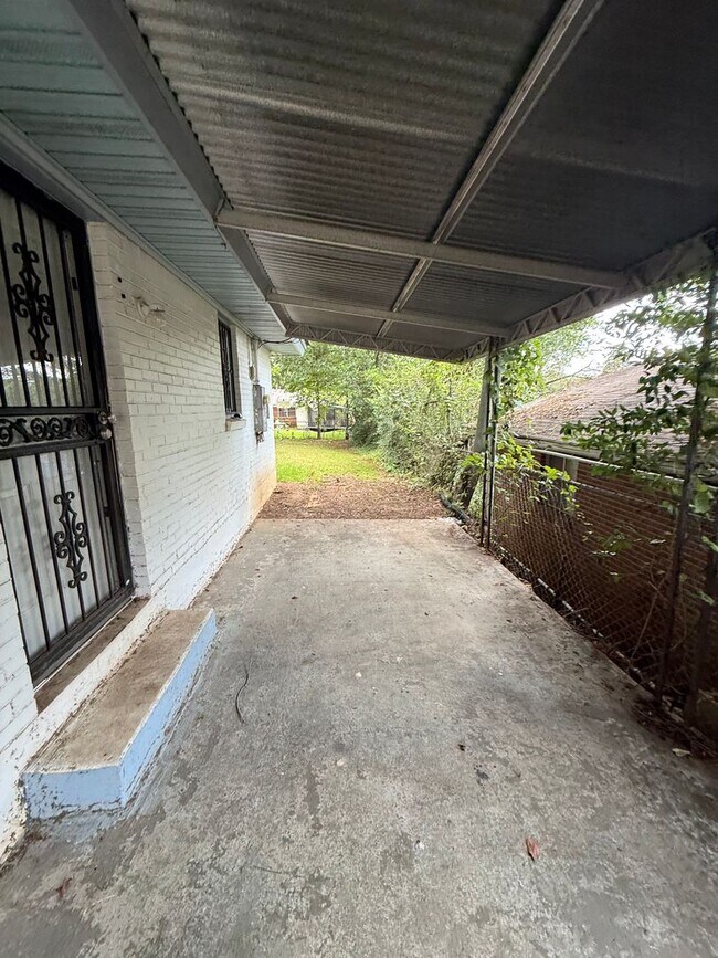 Building Photo - 1716 Midway St