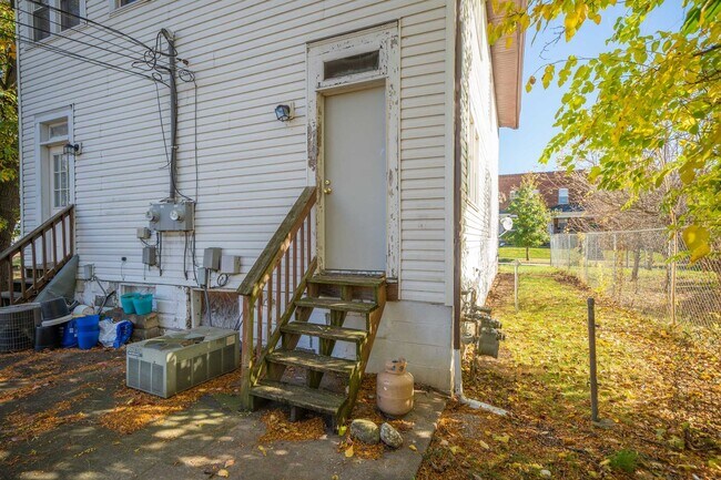 Building Photo - 1449-1451 N. 6th Street