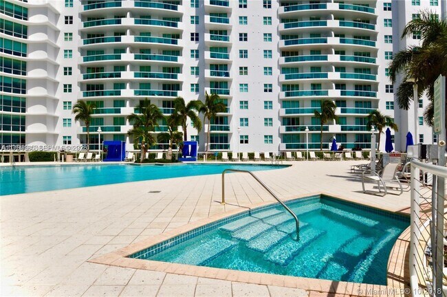 Building Photo - 7900 Harbor Island Dr