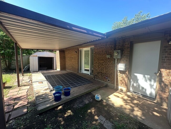 Building Photo - 312 S Avery Dr